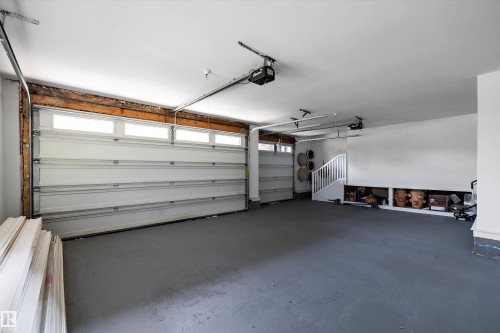 19 Oak Point, St. Albert, AB - Indoor Photo Showing Garage
