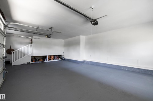 19 Oak Point, St. Albert, AB - Indoor Photo Showing Garage
