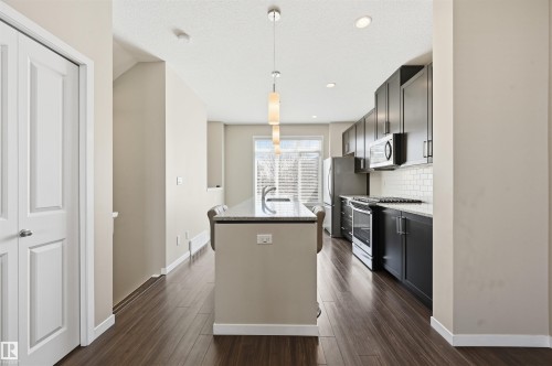 4 320 Secord Boulevard, Edmonton, AB - Indoor Photo Showing Kitchen