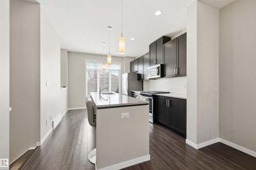 4 320 Secord Boulevard, Edmonton, AB - Indoor Photo Showing Kitchen