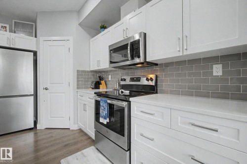 4018 Kinsella Way, Edmonton, AB - Indoor Photo Showing Kitchen With Upgraded Kitchen