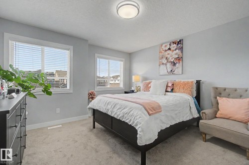 4018 Kinsella Way, Edmonton, AB - Indoor Photo Showing Bedroom