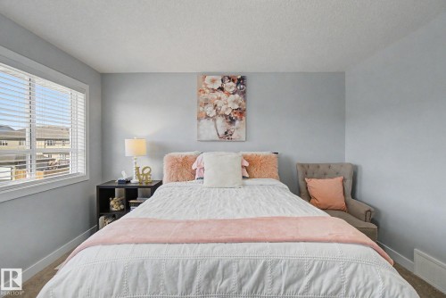 4018 Kinsella Way, Edmonton, AB - Indoor Photo Showing Bedroom
