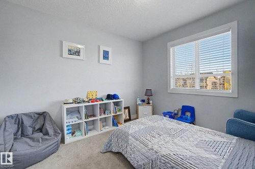4018 Kinsella Way, Edmonton, AB - Indoor Photo Showing Bedroom