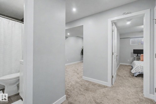 4018 Kinsella Way, Edmonton, AB - Indoor