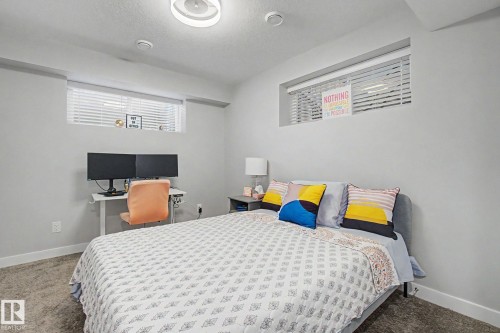 4018 Kinsella Way, Edmonton, AB - Indoor Photo Showing Bedroom