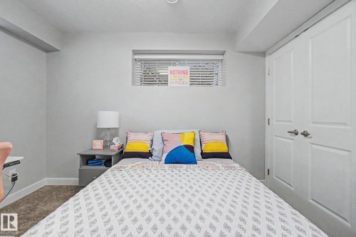 4018 Kinsella Way, Edmonton, AB - Indoor Photo Showing Bedroom