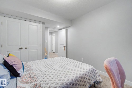 4018 Kinsella Way, Edmonton, AB - Indoor Photo Showing Bedroom