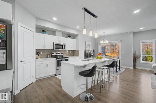 4018 Kinsella Way, Edmonton, AB - Indoor Photo Showing Kitchen With Upgraded Kitchen