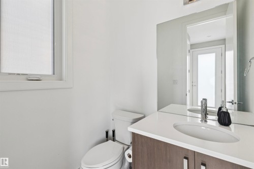 8724 116 Street, Edmonton, AB - Indoor Photo Showing Bathroom