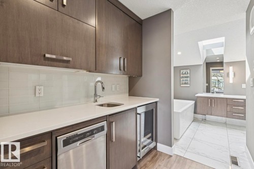 8724 116 Street, Edmonton, AB - Indoor Photo Showing Kitchen