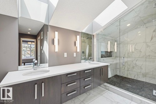 8724 116 Street, Edmonton, AB - Indoor Photo Showing Bathroom