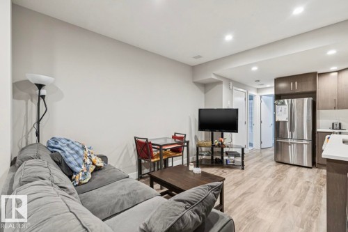 8724 116 Street, Edmonton, AB - Indoor