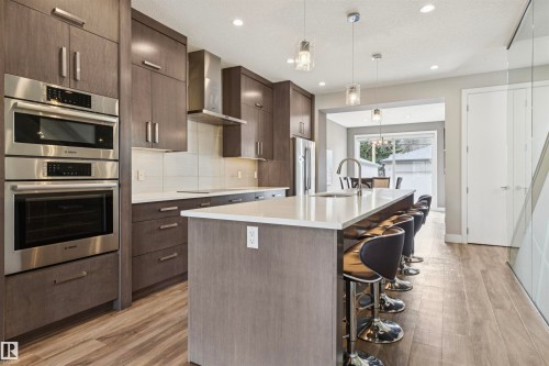 8724 116 Street, Edmonton, AB - Indoor Photo Showing Kitchen With Upgraded Kitchen