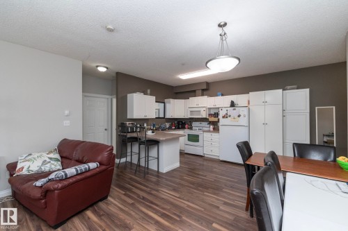 102 304 Lewis Estates Boulevard, Edmonton, AB - Indoor Photo Showing Kitchen