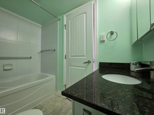 1201 10135 Saskatchewan Drive, Edmonton, AB - Indoor Photo Showing Bathroom