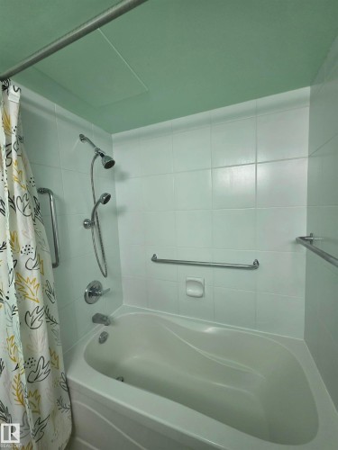 1201 10135 Saskatchewan Drive, Edmonton, AB - Indoor Photo Showing Bathroom