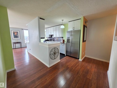 1201 10135 Saskatchewan Drive, Edmonton, AB - Indoor