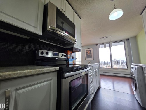 1201 10135 Saskatchewan Drive, Edmonton, AB - Indoor Photo Showing Kitchen