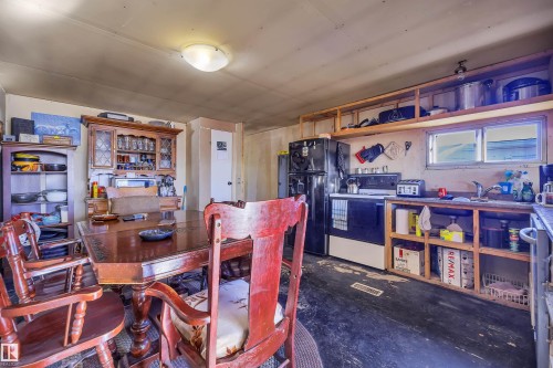 View of dining area - 21 Calmar Mobile Home Park, Calmar, AB - Indoor