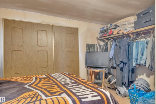 Bedroom featuring a closet - 21 Calmar Mobile Home Park, Calmar, AB - Indoor Photo Showing Bedroom