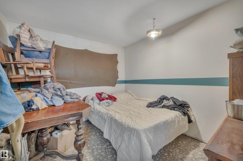 View of bedroom - 21 Calmar Mobile Home Park, Calmar, AB - Indoor Photo Showing Bedroom