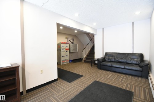 The front lobby holds the mailboxes, visitor parking sign in, and access to the stairs, as well as the elevator - 206 8125 110 Street, Edmonton, AB - Indoor