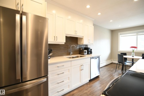 With a showhome feel, this unit is truly turnkey, and perfect for anyone who wants to be near the Whyte Avenue lifestyle, only steps to shopping, restaurants, entertainment, and the UofA campus and hospital - 206 8125 110 Street, Edmonton, AB - Indoor Photo Showing Kitchen With Double Sink