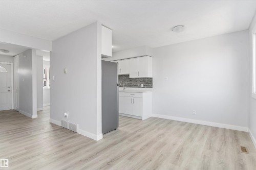 120 Cornell Court, Edmonton, AB - Indoor Photo Showing Other Room