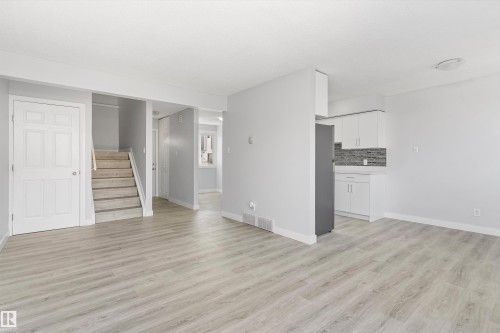 120 Cornell Court, Edmonton, AB - Indoor Photo Showing Other Room