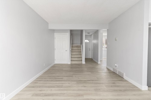 120 Cornell Court, Edmonton, AB - Indoor Photo Showing Other Room