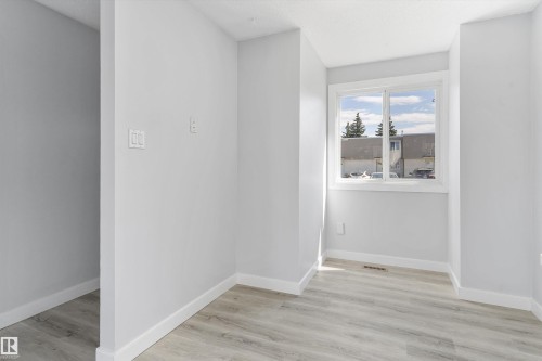 120 Cornell Court, Edmonton, AB - Indoor Photo Showing Other Room