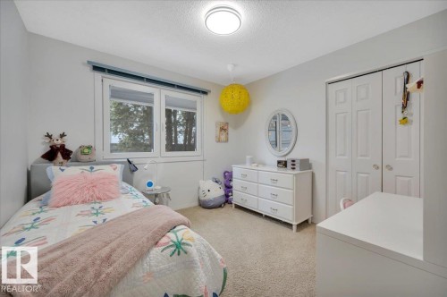 705 Riddell Street, Edmonton, AB - Indoor Photo Showing Bedroom