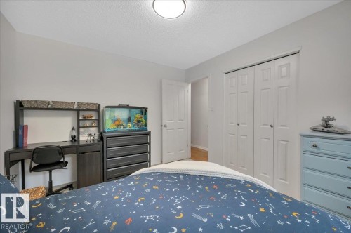 705 Riddell Street, Edmonton, AB - Indoor Photo Showing Bedroom