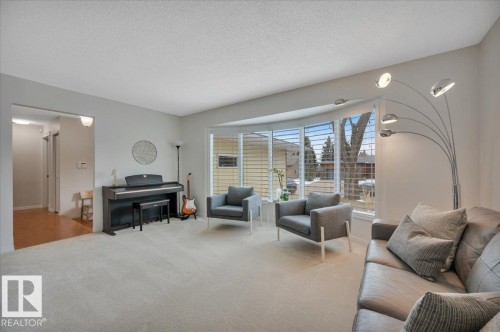 705 Riddell Street, Edmonton, AB - Indoor Photo Showing Living Room