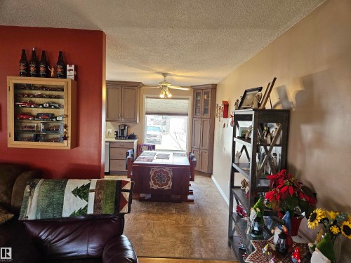 Showing eating area and kitchen - 4706 44 Avenue, St. Paul Town, AB - Indoor