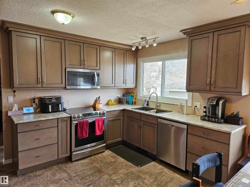 4706 44 Avenue, St. Paul Town, AB - Indoor Photo Showing Kitchen With Double Sink