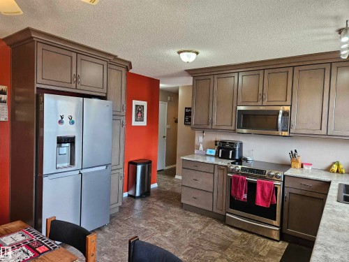 4706 44 Avenue, St. Paul Town, AB - Indoor Photo Showing Kitchen