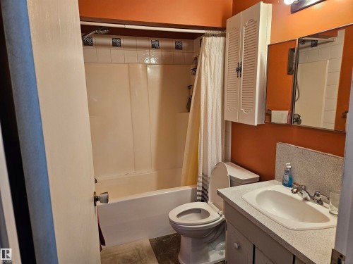 4706 44 Avenue, St. Paul Town, AB - Indoor Photo Showing Bathroom