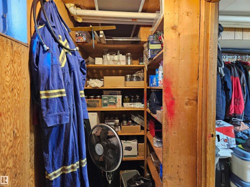 4706 44 Avenue, St. Paul Town, AB - Indoor With Storage