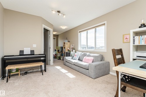 Carpeted room with neutral wall tones and a ceiling-mounted track light fixture - 4452 Annett Common, Edmonton, AB 