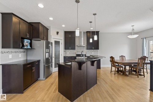 3633 Atkinson Loop, Edmonton, AB - Indoor Photo Showing Kitchen With Upgraded Kitchen