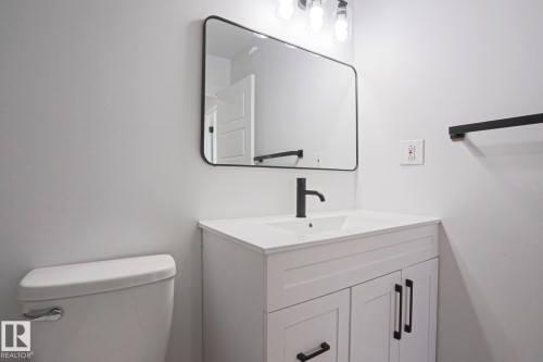 32 Habitat Crescent, Edmonton, AB - Indoor Photo Showing Bathroom