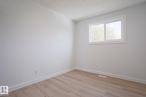 32 Habitat Crescent, Edmonton, AB - Indoor Photo Showing Other Room
