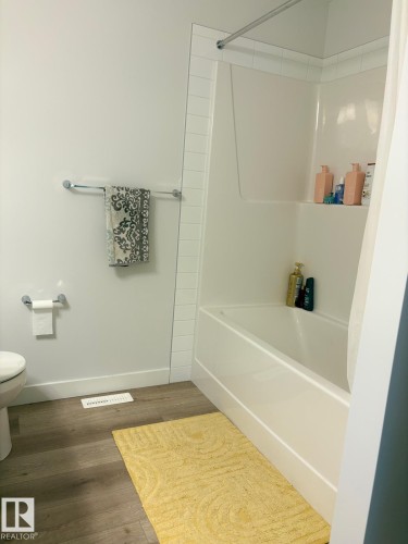 3234 Dixon Way, Edmonton, AB - Indoor Photo Showing Bathroom