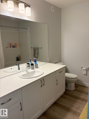 3234 Dixon Way, Edmonton, AB - Indoor Photo Showing Bathroom