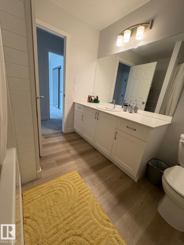 3234 Dixon Way, Edmonton, AB - Indoor Photo Showing Bathroom