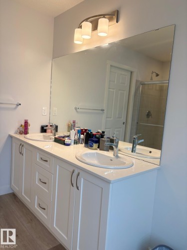 3234 Dixon Way, Edmonton, AB - Indoor Photo Showing Bathroom