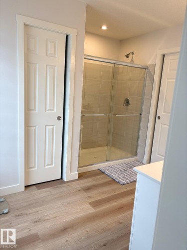 3234 Dixon Way, Edmonton, AB - Indoor Photo Showing Bathroom
