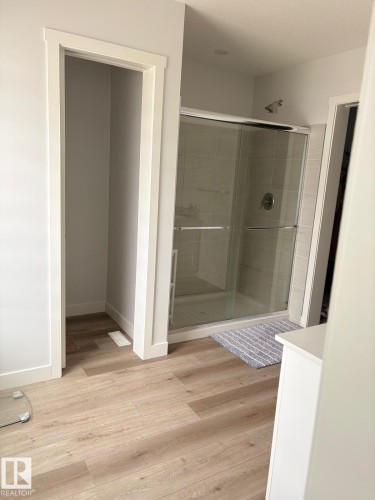 3234 Dixon Way, Edmonton, AB - Indoor Photo Showing Bathroom
